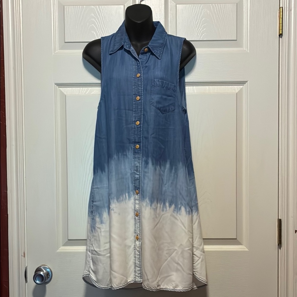 Laju Blue and White Sleeveless Chambray Ombré Dress